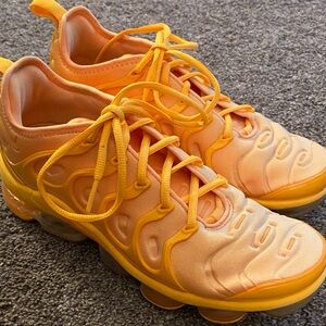 Nike Air VaporMax Plus sneakers in the "Yolk" colorway